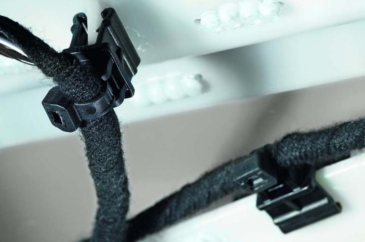 Actual product image HellermannTyton T30REC4B-PA66HS/PA66HIRHS-BK (500) Cable tie 150x3,5mm 150-76080 (Metal cable ties, 148 mm, 500 pcs.)