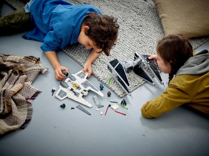 Image du produit LEGO Mandalorian Fang Fighter vs. Tie Interceptor (75348, LEGO Star Wars)