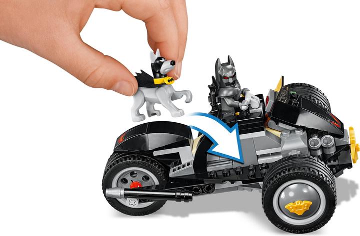 Actual product image LEGO Batman Attack of the Talons (76110, LEGO DC)
