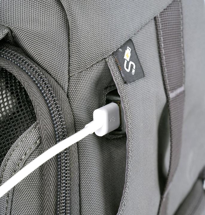 Actual product image Vanguard Veo Adaptor R44 with USB-A (Photo backpack, 15 l)