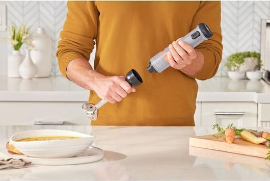 Produktbild Black & Decker Kitchen Wand™ 7,2V Akku-Stabmixer, grau