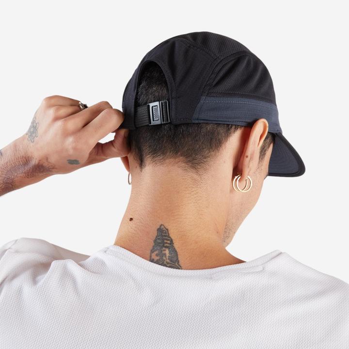 Actual product image Kiprun Lauf-Cap Schirmmütze 5 Panel - schwarz/grau