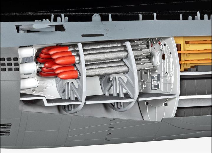 Actual product image Revell Submarine type XXI with interior