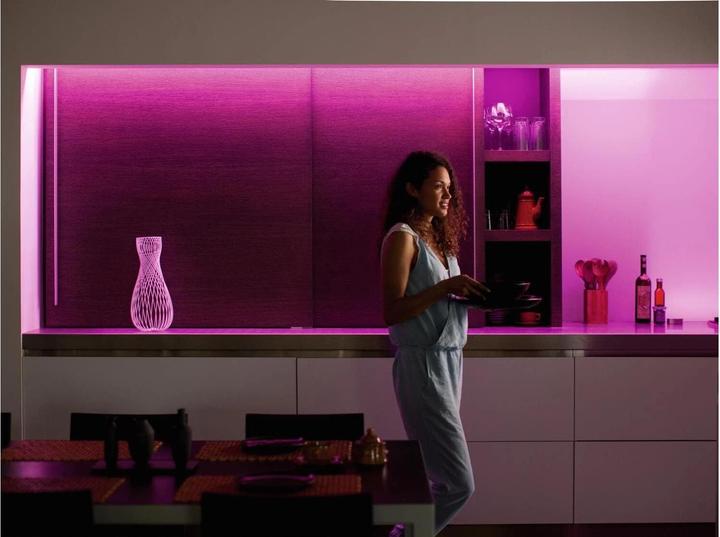Produktbild Philips Starterset Lightstrip Plus (Mehrfarbig, 200 cm, Indoor)