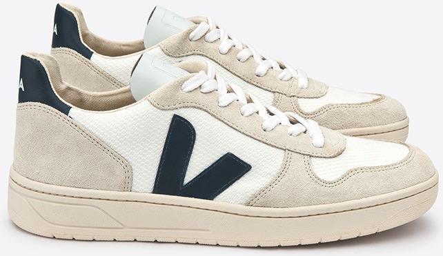 Actual product image Veja V-10 (39)