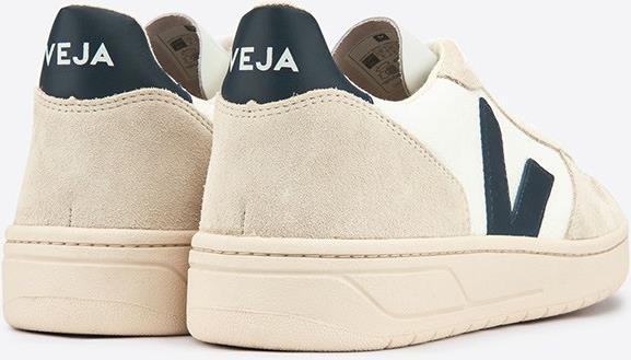 Actual product image Veja V-10 (39)