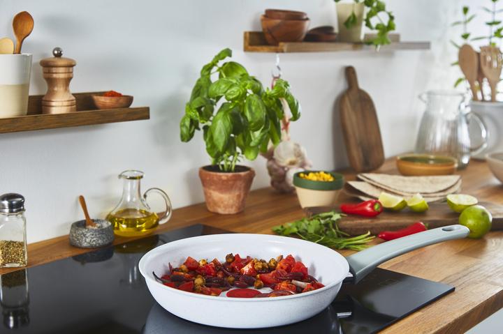 Actual product image Tefal Natural Chef C4510453 (24 cm, Frying pan, Aluminium)