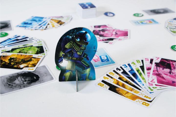 Actual product image 999Games The card game "Crew Mission Deep Sea".
