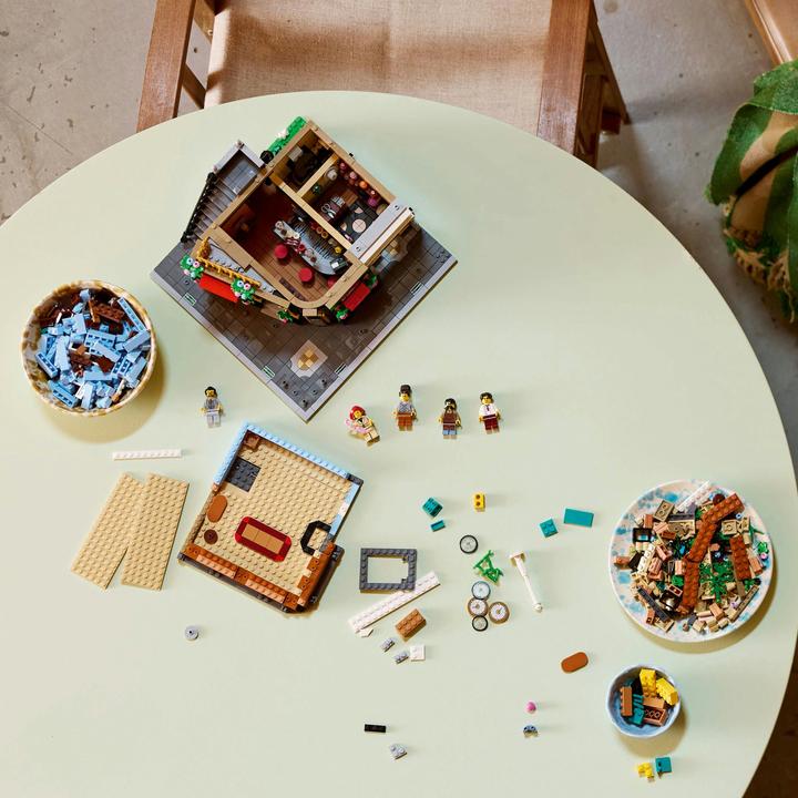 Image du produit LEGO Maison d'angle de style Tudor (10350, LEGO Icons, LEGO difficiles à trouver)