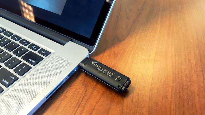 Actual product image DataLocker SENTRY ONE SECURE USB 3.1 GEN1 (16 GB, USB-A)
