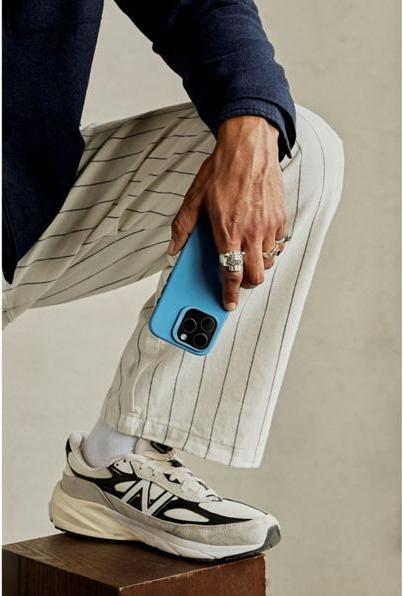 Produktbild Decoded AntiMicrobial Silicone Backcover with MagSafe for iPhone 16 Pro - Blue (Apple iPhone 16 Pro)