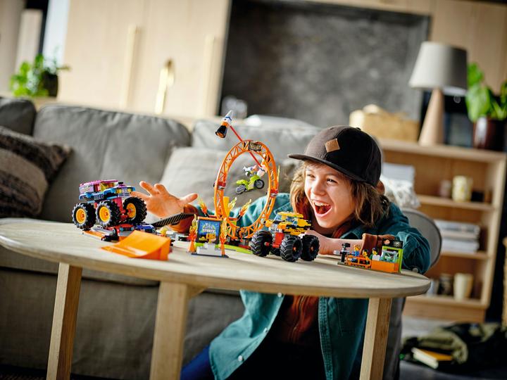 Immagine prodotto LEGO Arena per spettacoli acrobatici (60295, LEGO City)