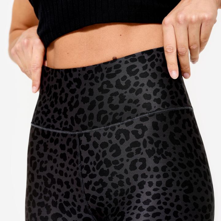 Produktbild Domyos Shorts Radlerhose Damen dehnbar - Leopardenprint dunkelgrau (XS)