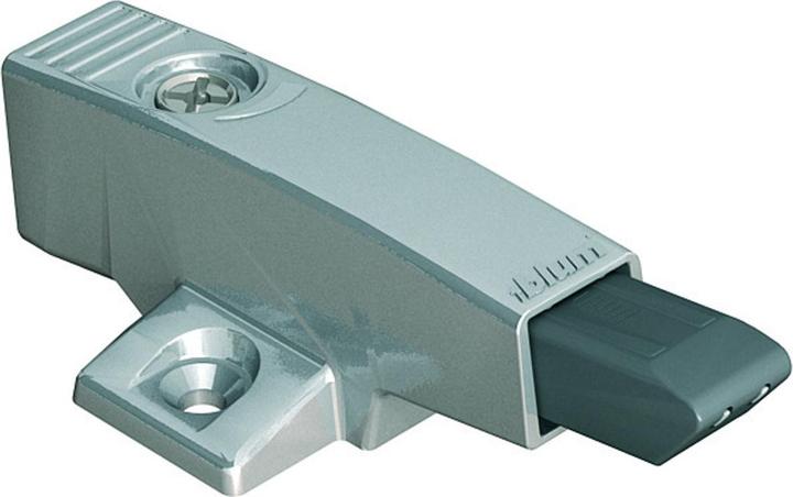 Blum OTION 971A in Kreuzadapterplatte