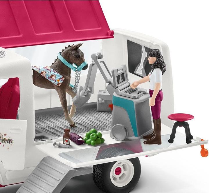 Produktbild Schleich Mobile Tierärztin mit Hannoveraner Fohlen