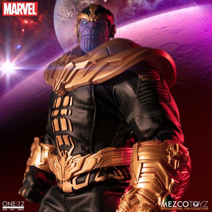Produktbild Mezco Toys Marvel Universe Actionfigur mit Leuchtfunktion 1/12 Thanos 21 cm