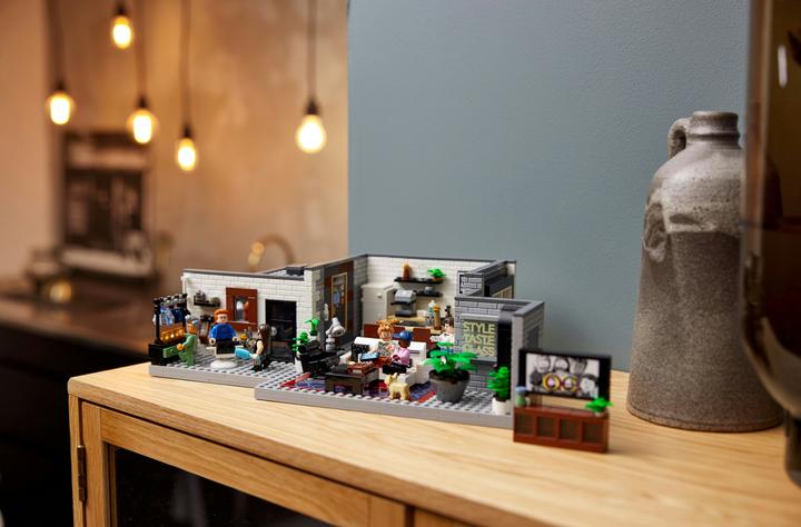 Image du produit LEGO Queer Eye – Le loft des Fab 5 (10291, LEGO Creator Expert, LEGO difficiles à trouver)