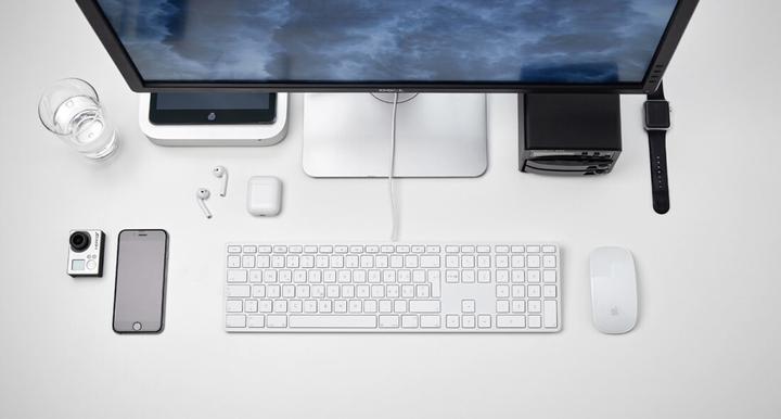 Produktbild LMP USB Keyboard 110 keys wired USB keyboard with 2x USB and aluminum upper cover - Italian (DE, Kabelgebunden)