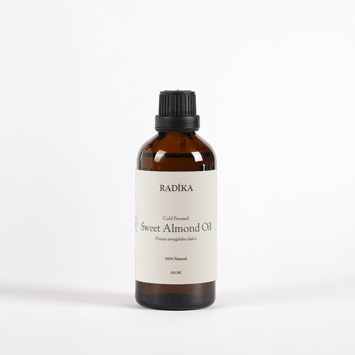 Image du produit Radika Huile d'amande douce, pressée à froid, 100% pure, BIO, naturelle, 100 ml (Huile pour le corps, 100 ml)