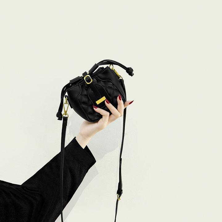 Actual product image Only-Bags.Store Schicke Mini Crossbody Bucket Bag - Kollektion Frühjahr/Sommer 2024, luxuriöse Textur
