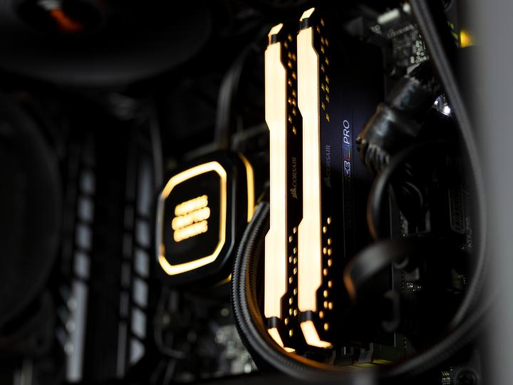 Image du produit Joule Performance eSports RTX4090 I9 (Intel Core i9-13900K, 32 Go, 2000 Go, GeForce RTX 4090)