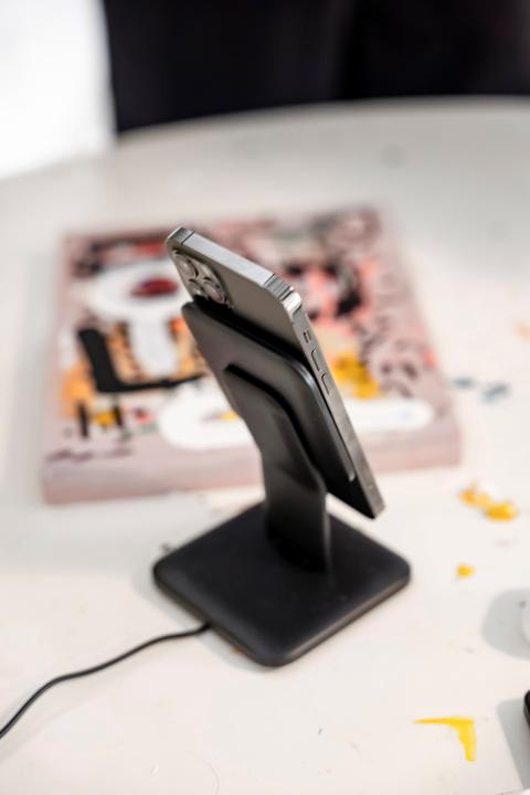Image du produit mophie Support de charge sans fil Snap Plus UE (15 W)