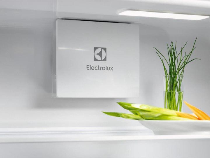Actual product image Electrolux ENG7TE75S 700 Series GreenZone Combined Refrigerator (376 l)
