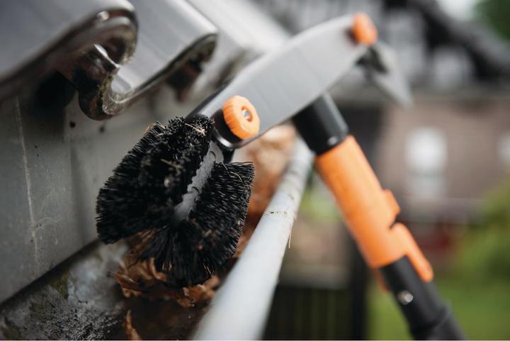 Actual product image Fiskars QuikFit™ gutter cleaner