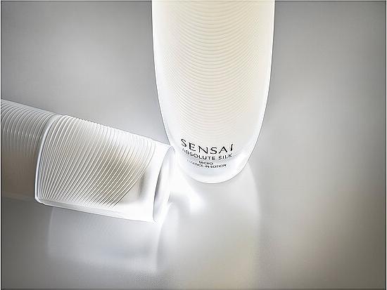 Actual product image Sensai Kanebo Silk Absolue Silk Micro Ess in Lotion (125 ml)