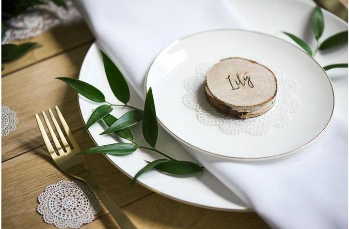 Produktbild Partydeco Tischkarte Holzscheibe Ø 4.5-6.5 cm H: 1 cm, 20 Stück, Braun