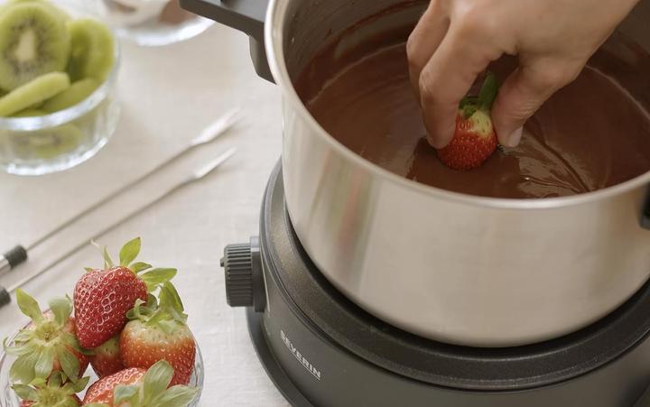 Produktbild Severin elektrisches Fondue-Set mit farblich markierten Gabeln (Fondue Chinoise)
