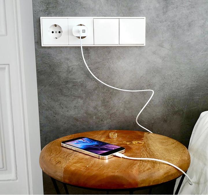 Actual product image XtremeMac Wall Charger (20 W)