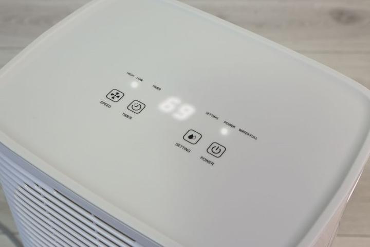 Actual product image Eldom Dehumidifier 2 levels of air circulation Humidity indicator 24-hour timer Performance (20 m², 48.00 l/24h)
