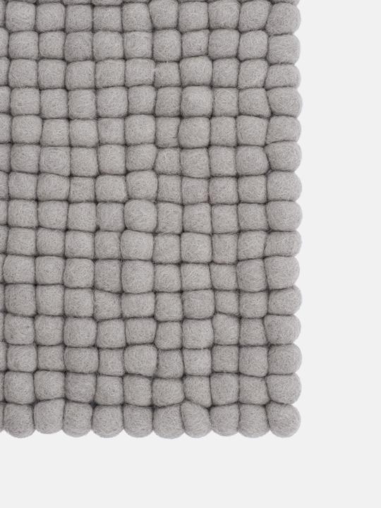 Produktbild Myfelt Luis – Filzkugel Sitzauflage quadratisch (36 x 36 cm)