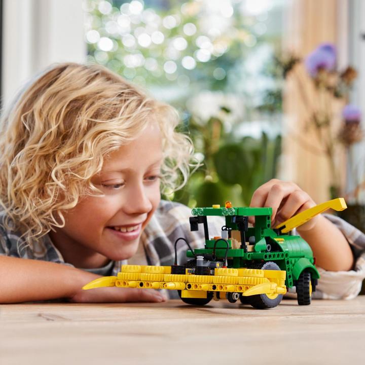 Actual product image LEGO John Deere - Forage Harvester (42168, LEGO Technic)