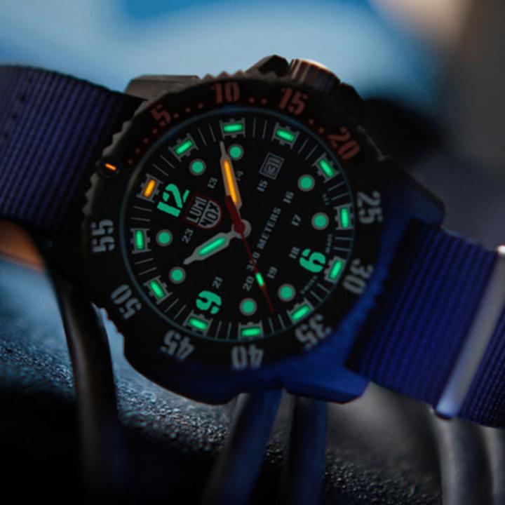 Produktbild Luminox Master Carbon Seal 3800 Series (Swiss Made, Analoguhr, 46 mm)