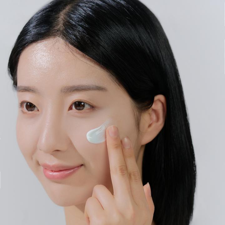 Actual product image Skin1004 Madagascar Centella Hyalu-Cica Water-Fit Sun Serum (SPF 50+, 50 ml, 50 g)