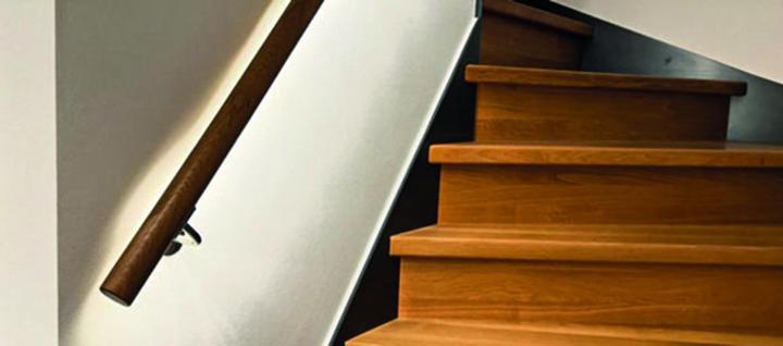 Produktbild OK-Line Holz-Rundhandlauf Ø 42 mm mit Nut für LED (Holz lackiert)