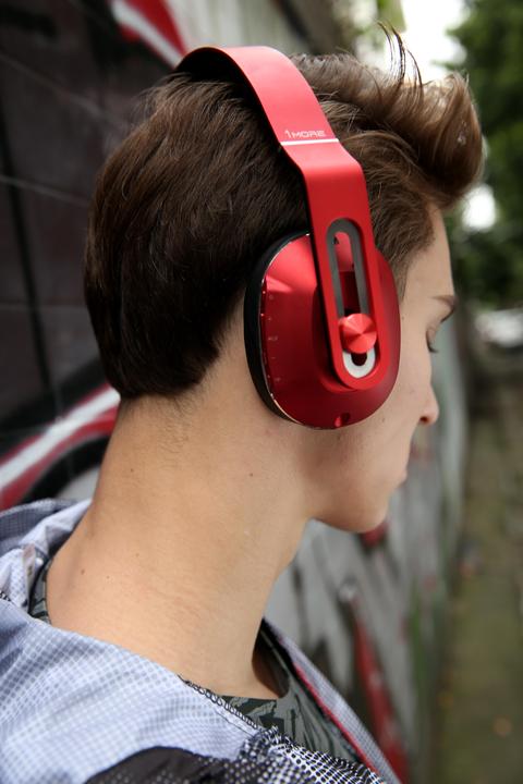 Actual product image 1More MK802 Bluetooth