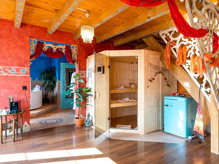 Actual product image Smartbox Pure romance in the Love Room with dinner and private spa on Lake Thun (2 pers.)