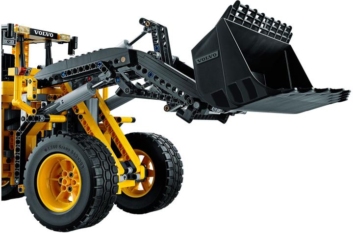 Actual product image LEGO Technic Remote-Controlled VOLVO L350F Wheel Loader (42030, LEGO Technic, LEGO Rare Sets)