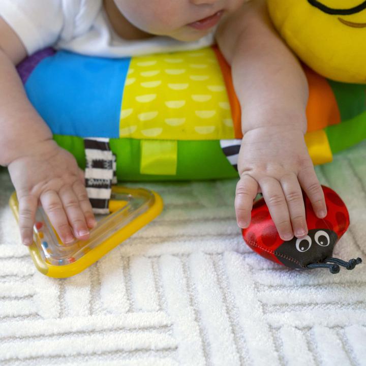 Image du produit Baby Einstein Oreiller d'activité Cal-a-Pillow™ Tummy Time