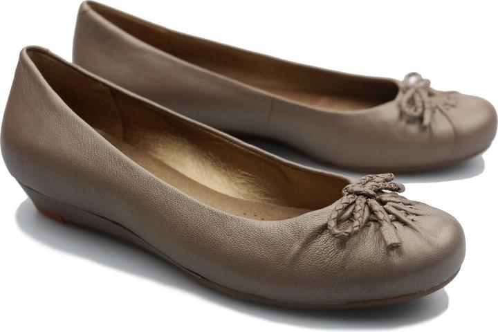 Actual product image Clarks Cloud Puff (37)