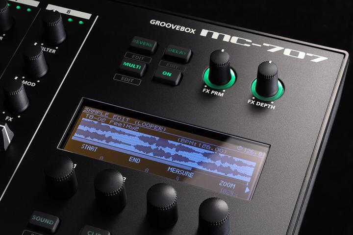 Produktbild Roland MC-707 (Groovebox)