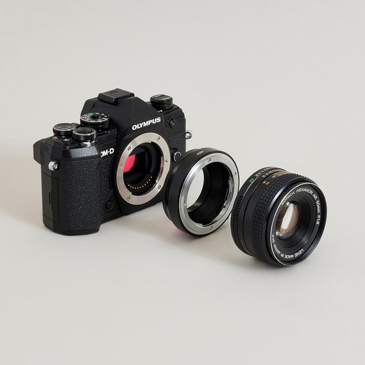 Produktbild Urth Lens Mount Adapter: Compatible with Konica AR Lens to Micro Four Thirds (M4/3) Camera Body