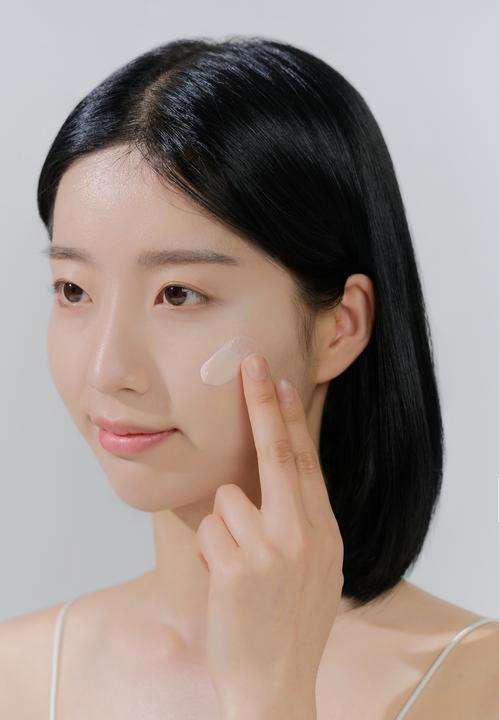 Actual product image Skin1004 Tone-Up Sunscreen (Suntan cream, SPF 50+, 50 ml, 50 g)