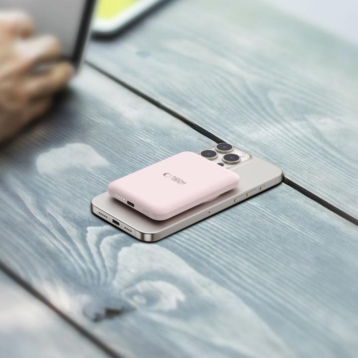 Actual product image Tech-Protect LifeMag PB10 Powerbank with MagSafe 5000mAh 15W USB-C port - pink + USB-C cable (5000 mAh, 15 W)