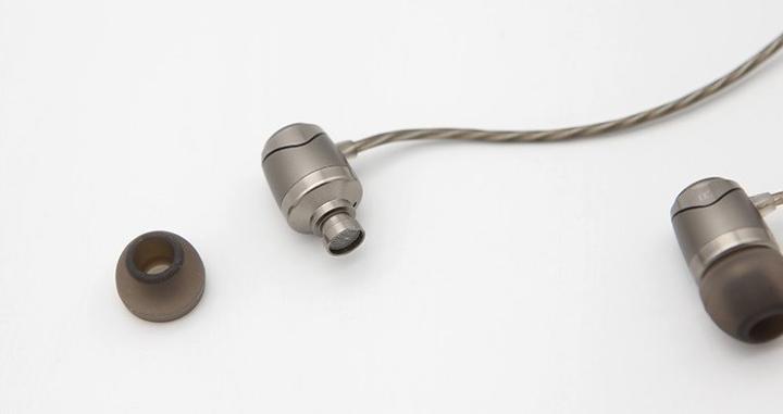 Produktbild SoundMagic E11C stalowy - słuchawki przewodowe (keine Geräuschunterdrückung, Kabelgebunden)