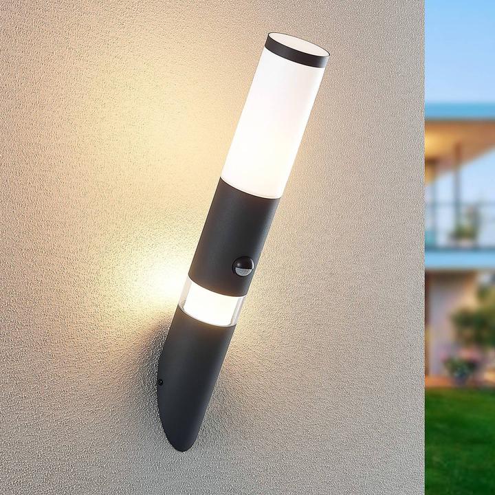 Produktbild Lindby Okari Aussenwandleuchte mit Sensor Fackel (40 lm, E27, IP54)