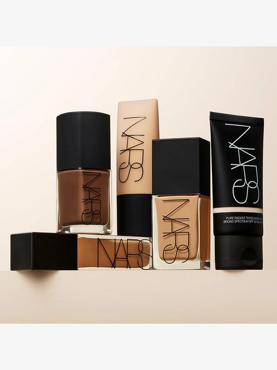 Immagine prodotto NARS Cosmetics Fondazione che riflette la luce (Iguaçu)